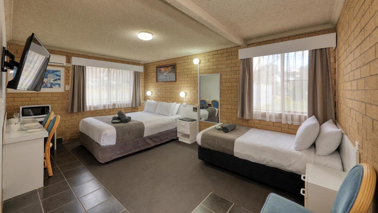 Hamilton Hume Motor Inn Yass Exterior photo